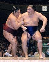 Kyokushuzan scores 8th win in summer sumo